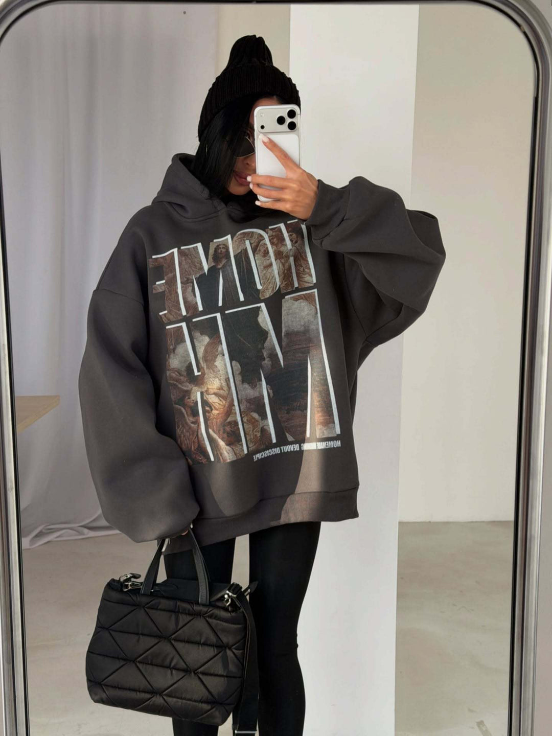 Dames sweat à capuche oversize avec impression graphique accrocheuse Chic & Stil