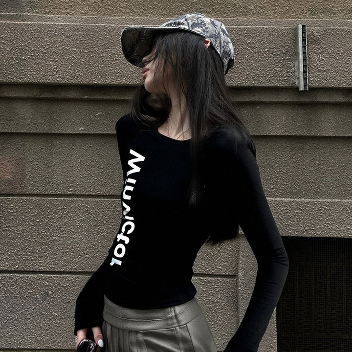 Women's long-sleeved, fitted T-shirt with modern lettering Chic & Stil