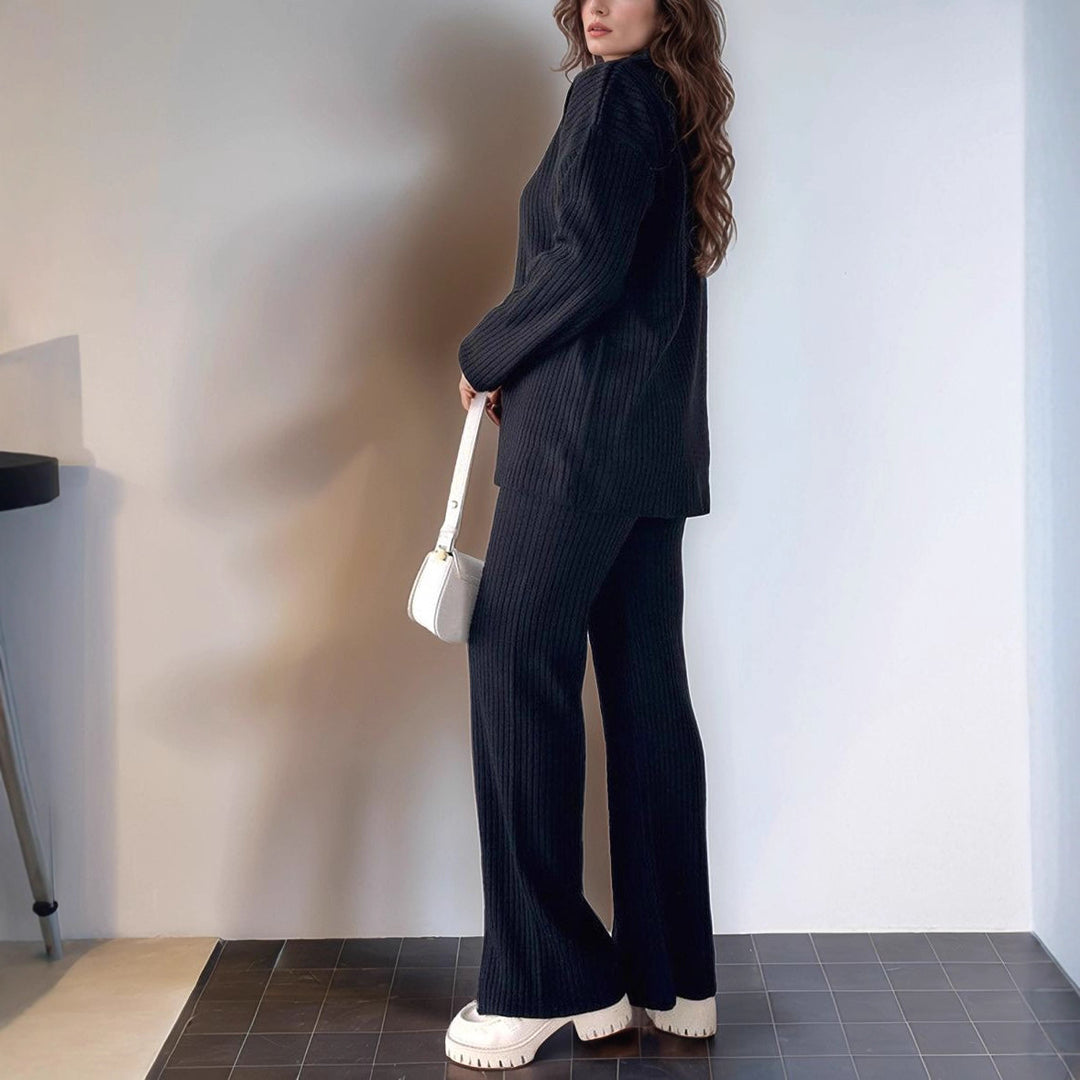 Women's sporty leisure set with a modern ribbed design and a high-quality collar Lune London
