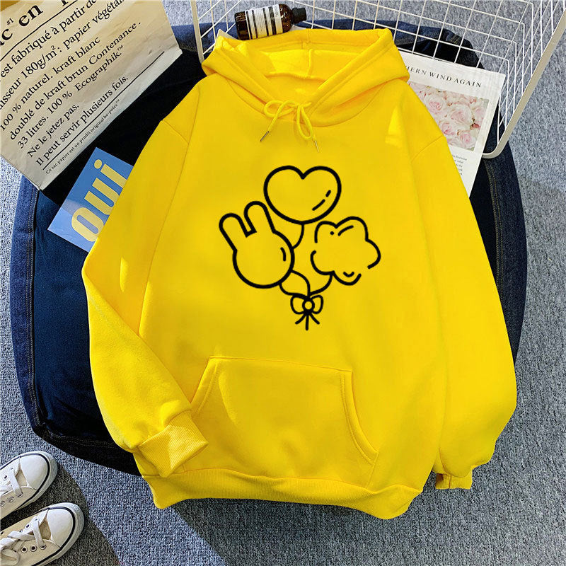 Women's hoodie with playful graphic design Chic & Stil
