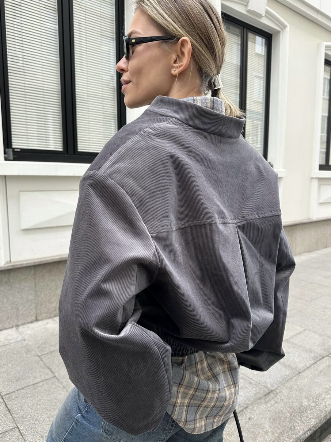 Veste en corduroy décontractée pour femmes avec col montant et ourlet élastique Chic und Stil