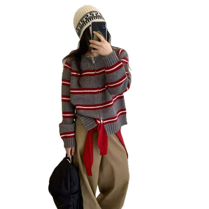 Cardigan tricoté pour femmes avec des rayures modernes Chic & Stil