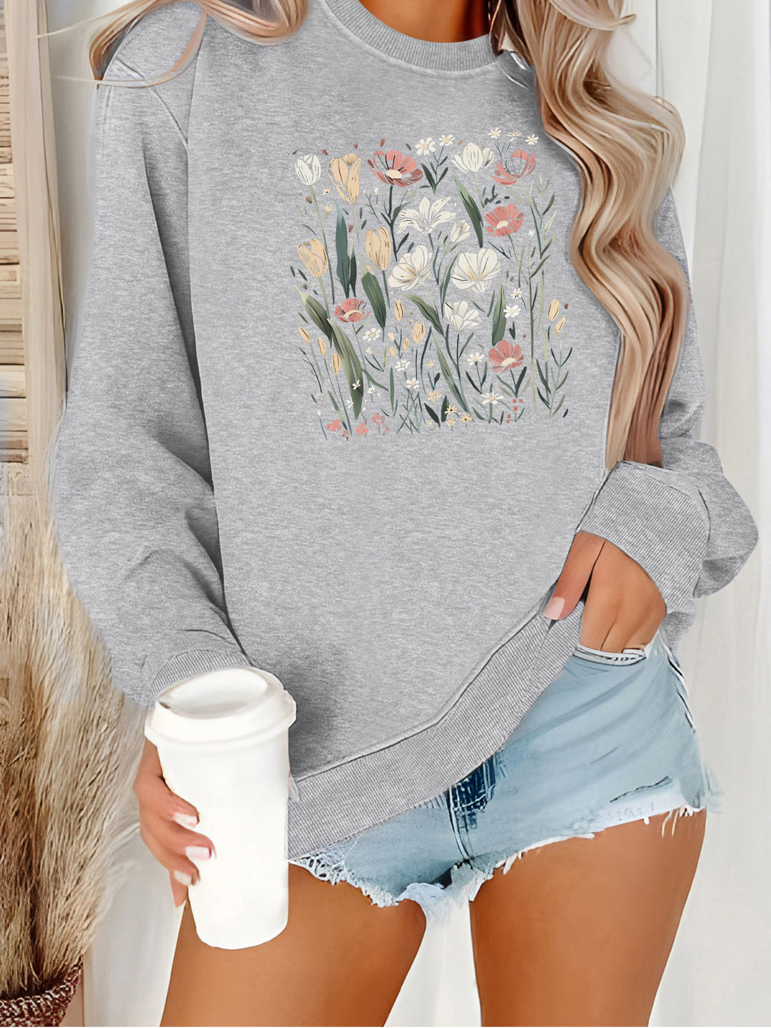 Sweatshirt pour femmes avec motif floral et coupe décontractée Chic & Stil