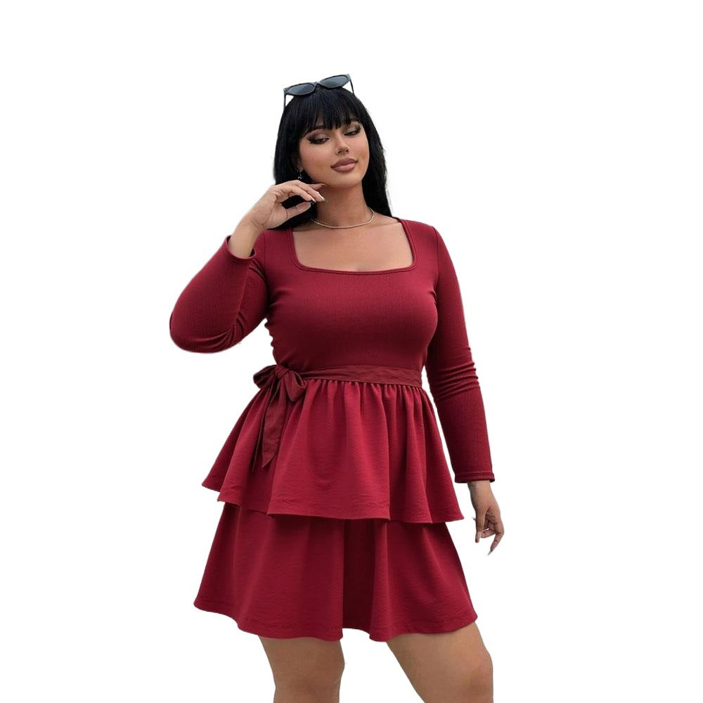 Robe mini femme avec encolure carrée et ceinture à volants Chic & Stil