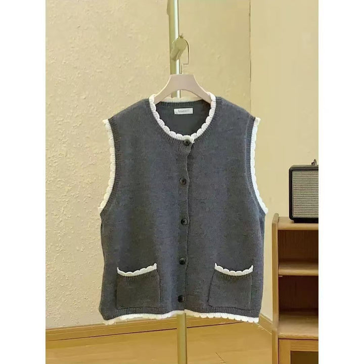 Knitted cardigan for women with contrasting details and pockets Lune London