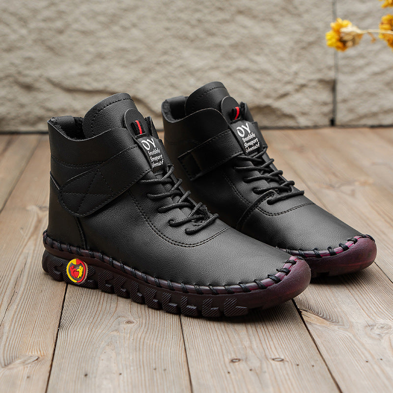 Women's winter boots with adjustable velcro closure and sturdy profile Lune London
