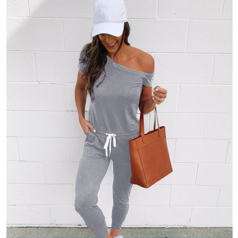 Combinaison élégante pour femmes avec décolleté asymétrique et accentuation de la taille haute Chic & Stil