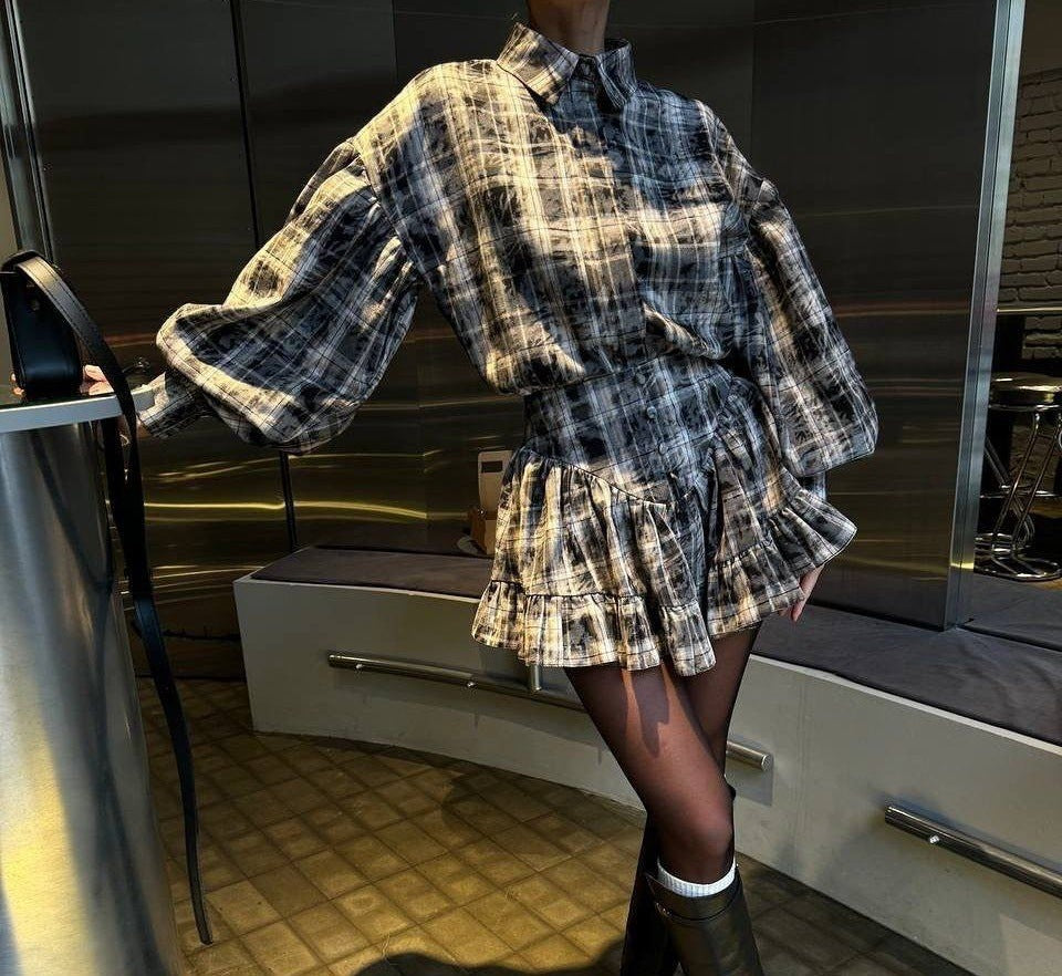 Women's blouse with voluminous sleeves and flounced skirt Lune London