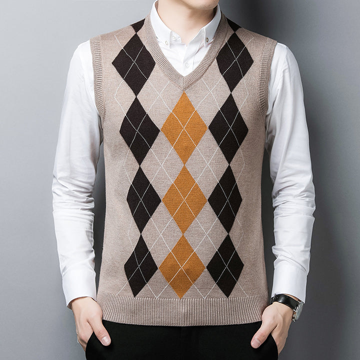 Men's classic knit V-neck sweater with diamond pattern Lune London