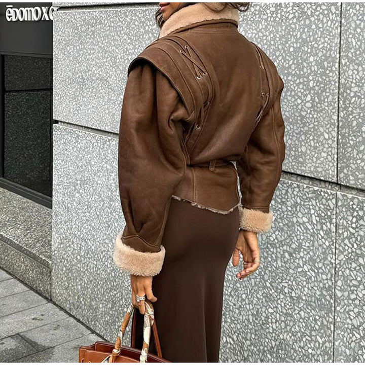 Women Elegant and stylish jacket with faux fur collar and fitted silhouette Lune London