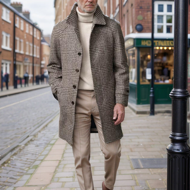 Fashionable trench coat for men with practical pockets and modern fit Lune London