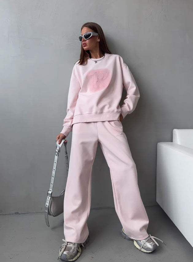 Casual outfit for women with oversized sweatshirt and comfortable pants Lune London