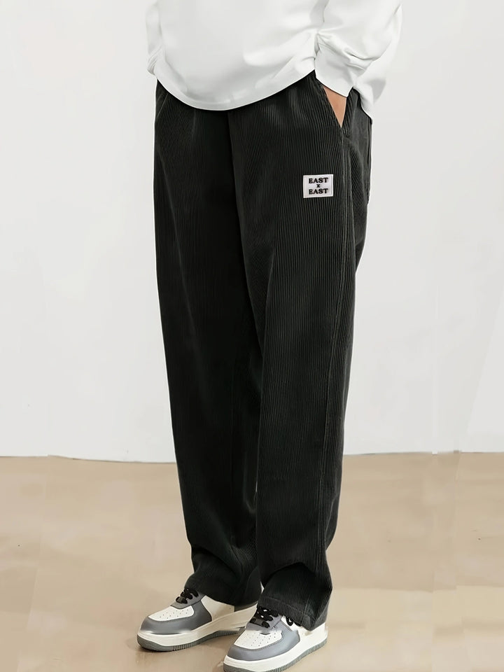 Women's wide corduroy trousers with elastic waistband and side pockets Chic & Stil