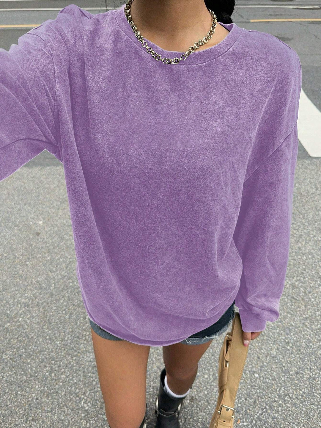 Casual sweatshirt for women with oversized fit and soft material Lune London