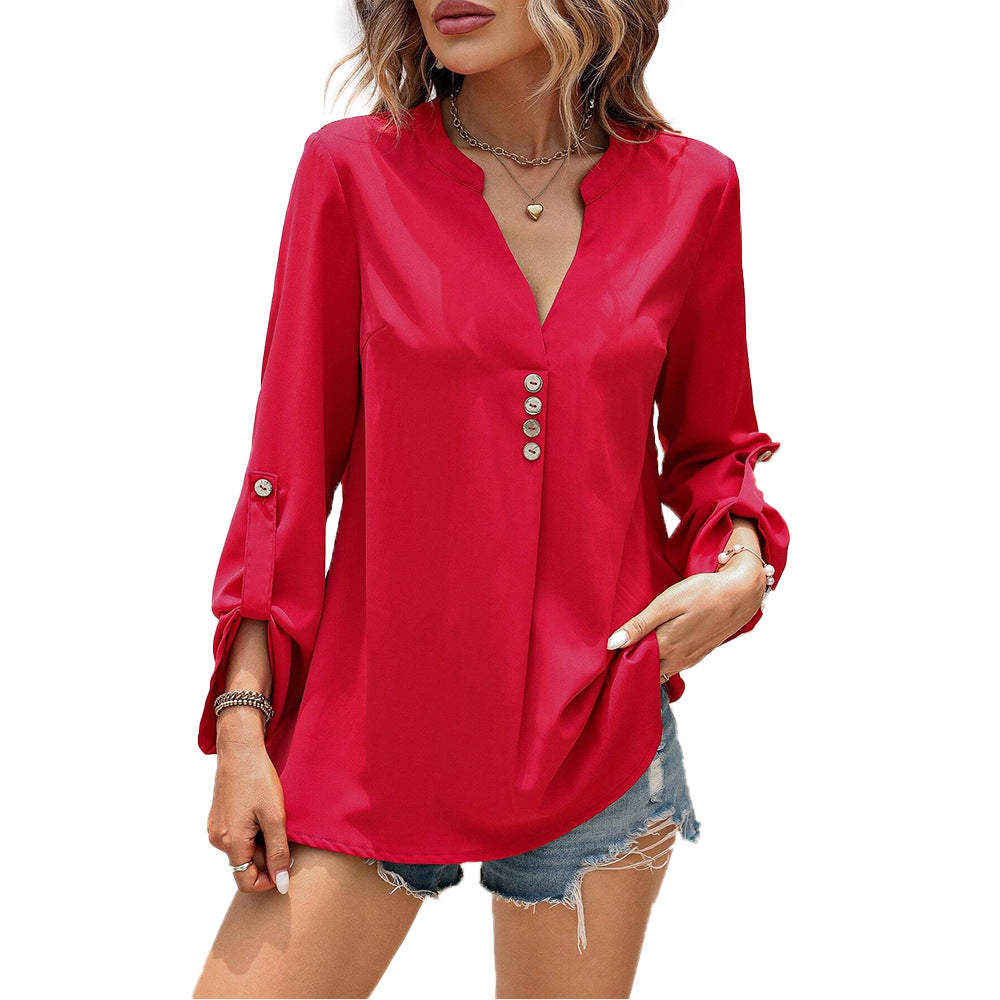Blouse for women with stylish button details and a chic V neck collar Chic & Stil