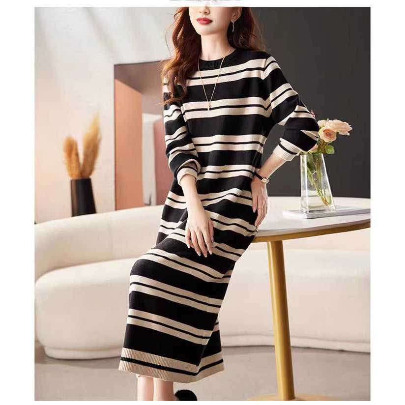 Robe tricotée à manches longues pour femmes avec un motif rayé moderne et une coupe confortable Chic & Stil