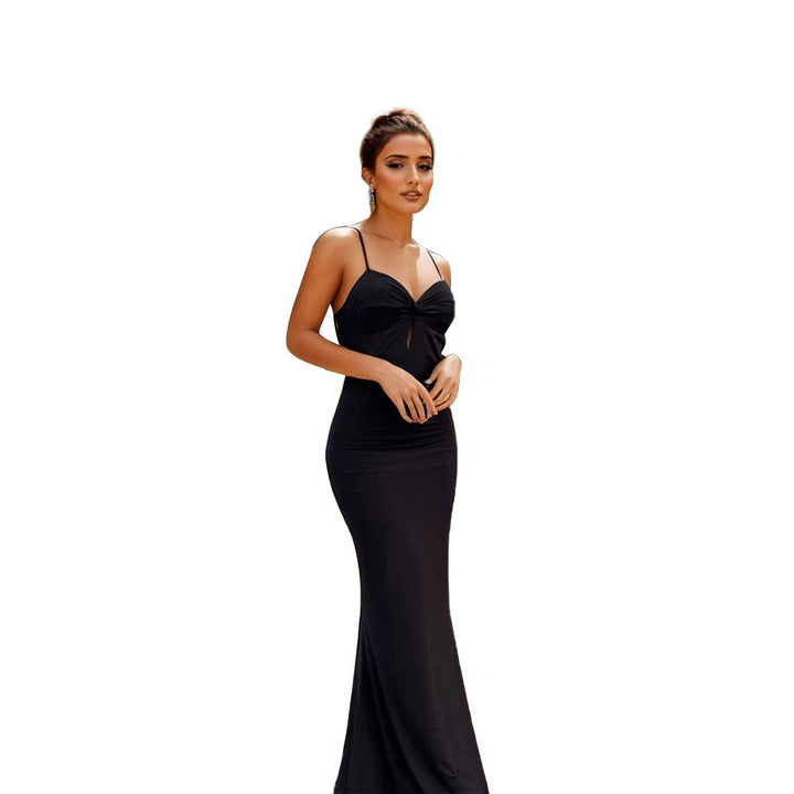 Elegant maxi dress for women with deep V-neckline and fitted cut Chic & Stil