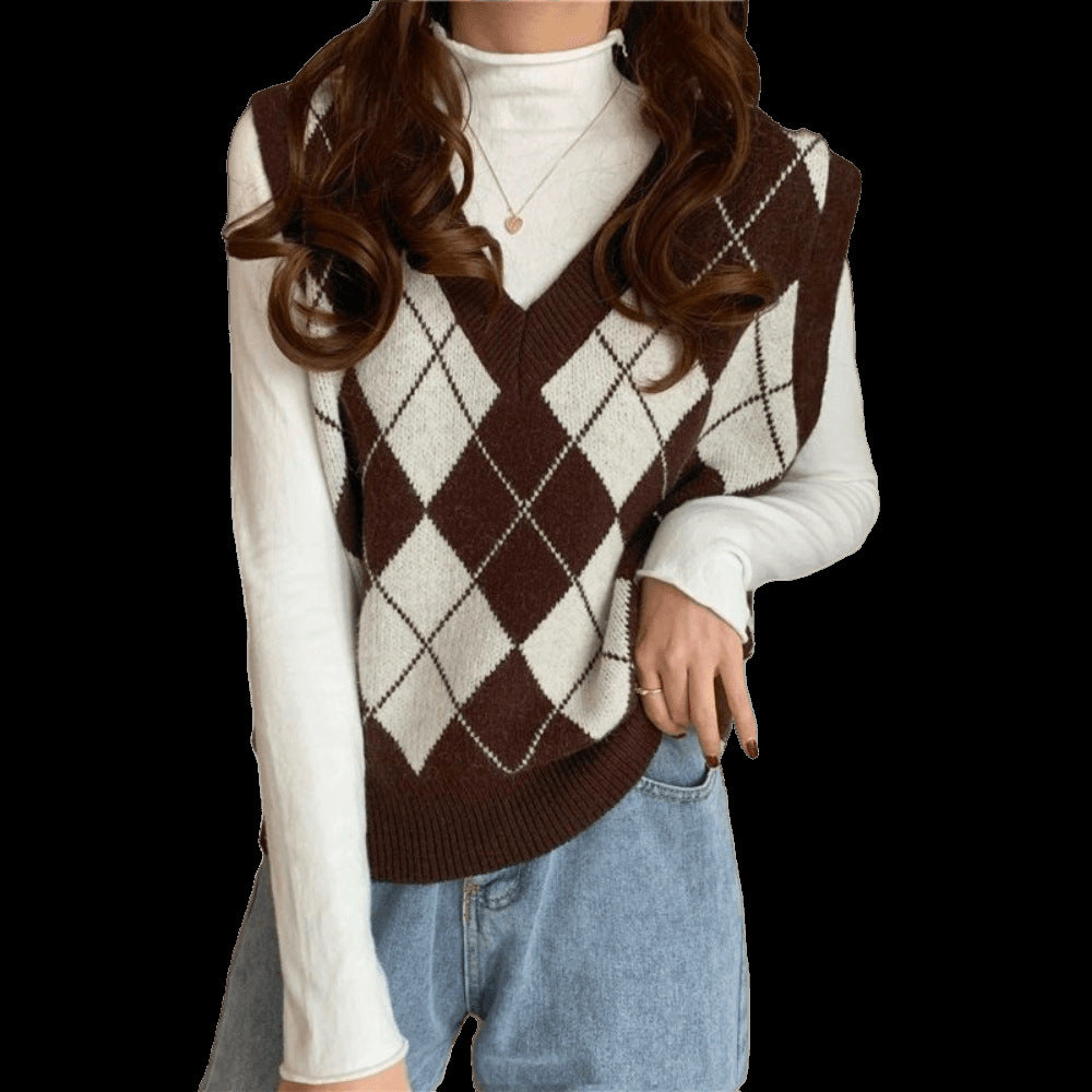 Chic and stylish V-neck sleeveless sweater for women