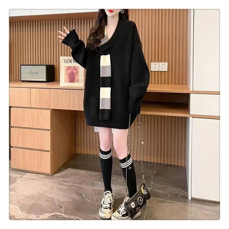 Casual women's sweater with textured V-neck and oversized fit Lune London
