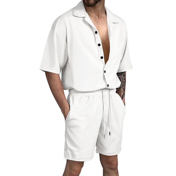 Casual short sleeve shirt and shorts set for men with elastic waist and practical pockets Lune London