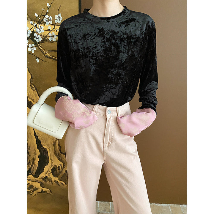 Ladies velvet top with long sleeves and elegant round neckline Chic & Stil