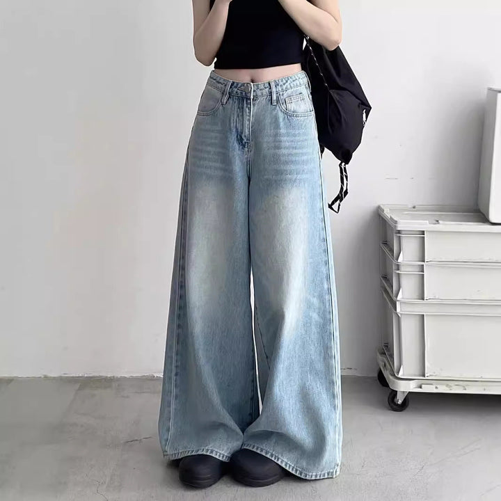 Women's Loose Jeans In Casual Urban Style with High Waist and Side Pockets Lune London