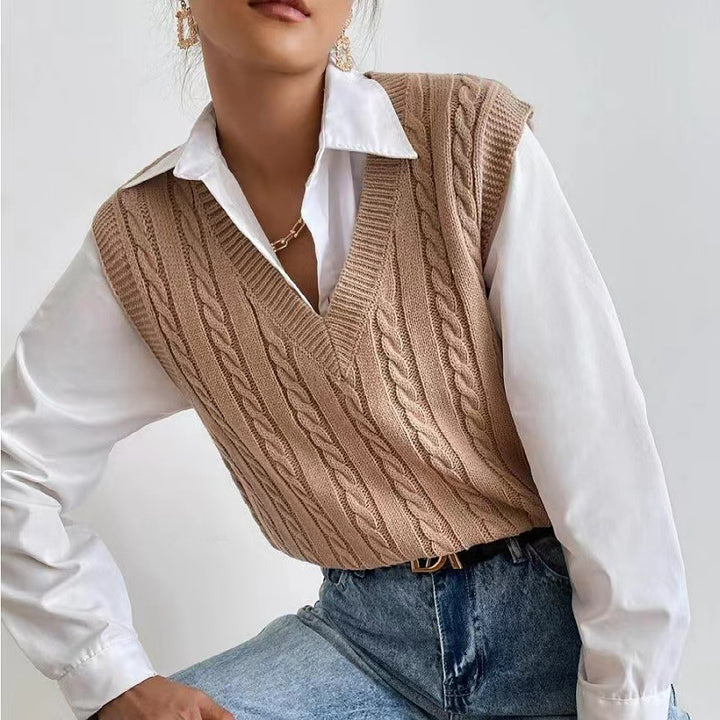 Knitted vest for women with V-neck and twisted pattern Lune London