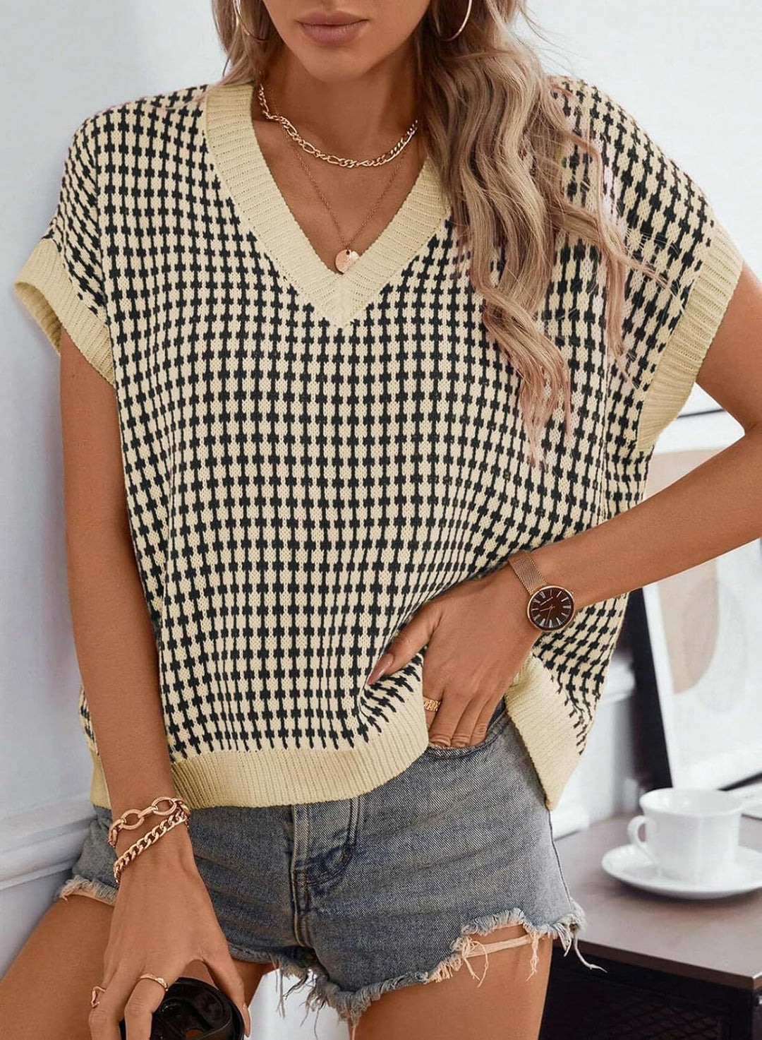 Viscose top for women with a modern check pattern and a chic V-neck