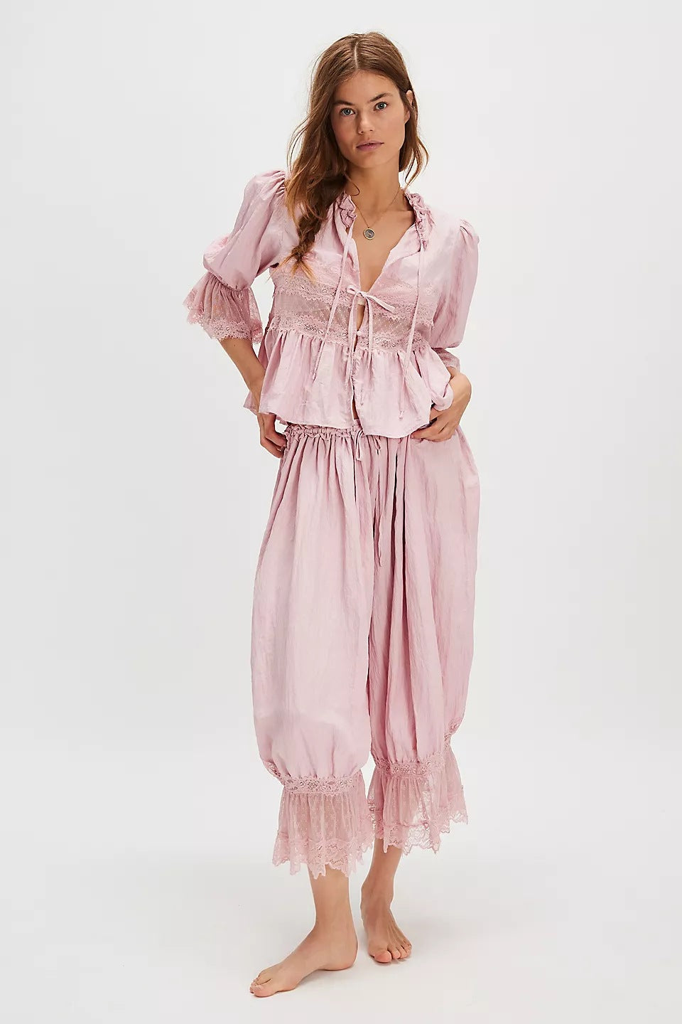 Ladies airy and elegant culotte with lace decoration Lune London