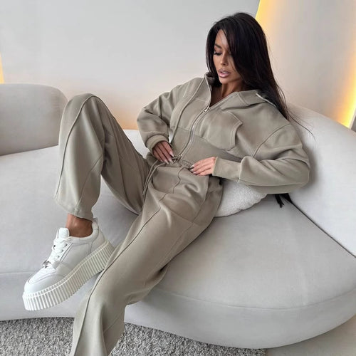 Sporty hoodie set for women with a loose fit and elastic waistband Lune London