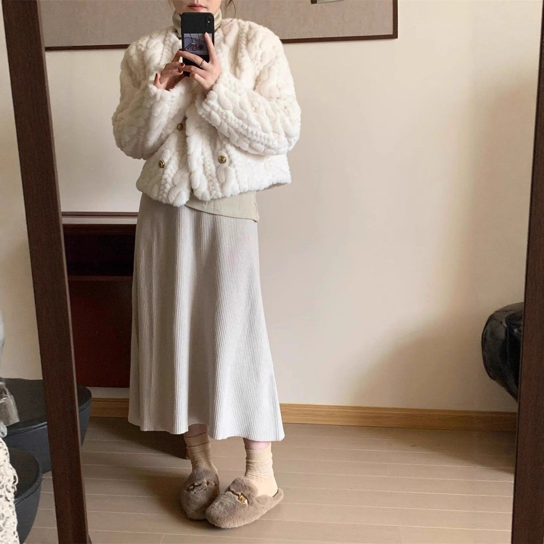 Cardigan moelleux pour femmes avec détails de boutons dorés Chic & Stil