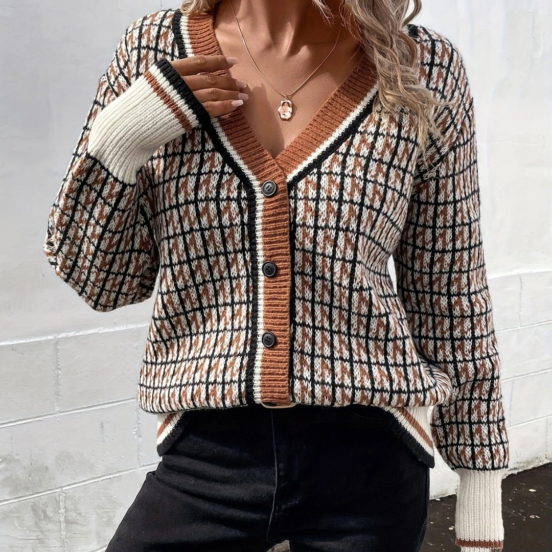 Fashionable ladies cardigan with V-neck and structured knit pattern Lune London