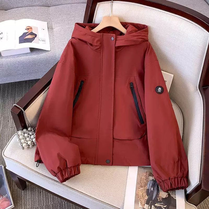 Veste de transition sportive pour femmes avec design de capuche pratique Chic & Stil