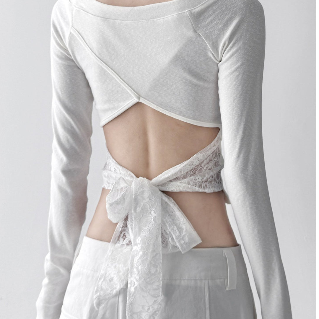 Women's long-sleeve top with open back and delicate lace detail Chic & Stil