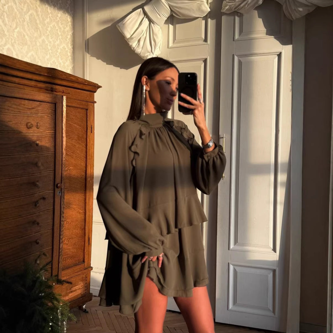 Robe aérienne pour femmes avec ourlet à volants et élégant col montant Chic & Stil