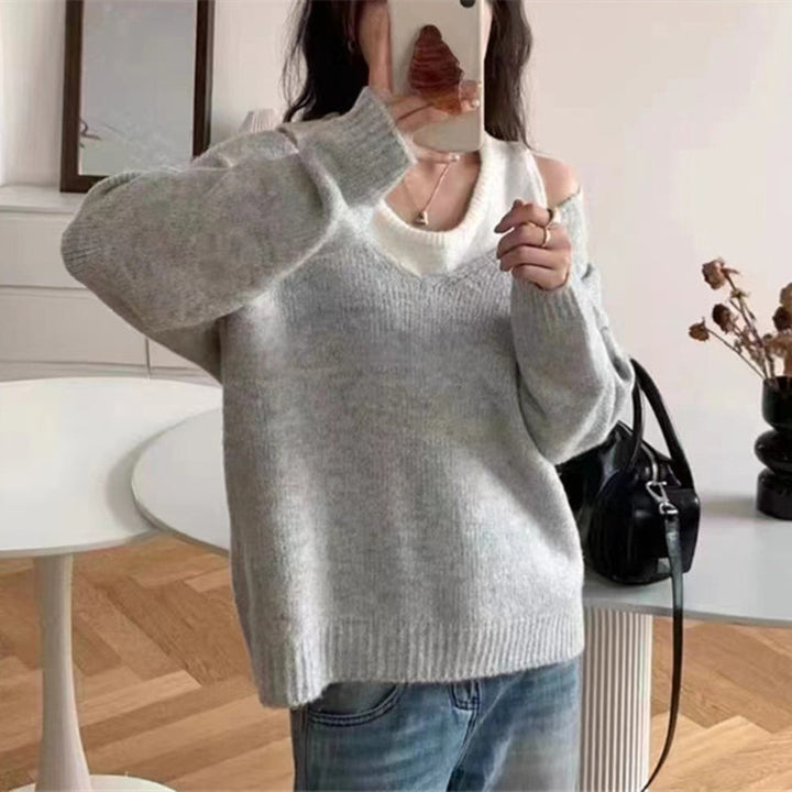Pull décontracté féminin avec un décolleté en V moderne et des épaules dénudées Chic & Stil