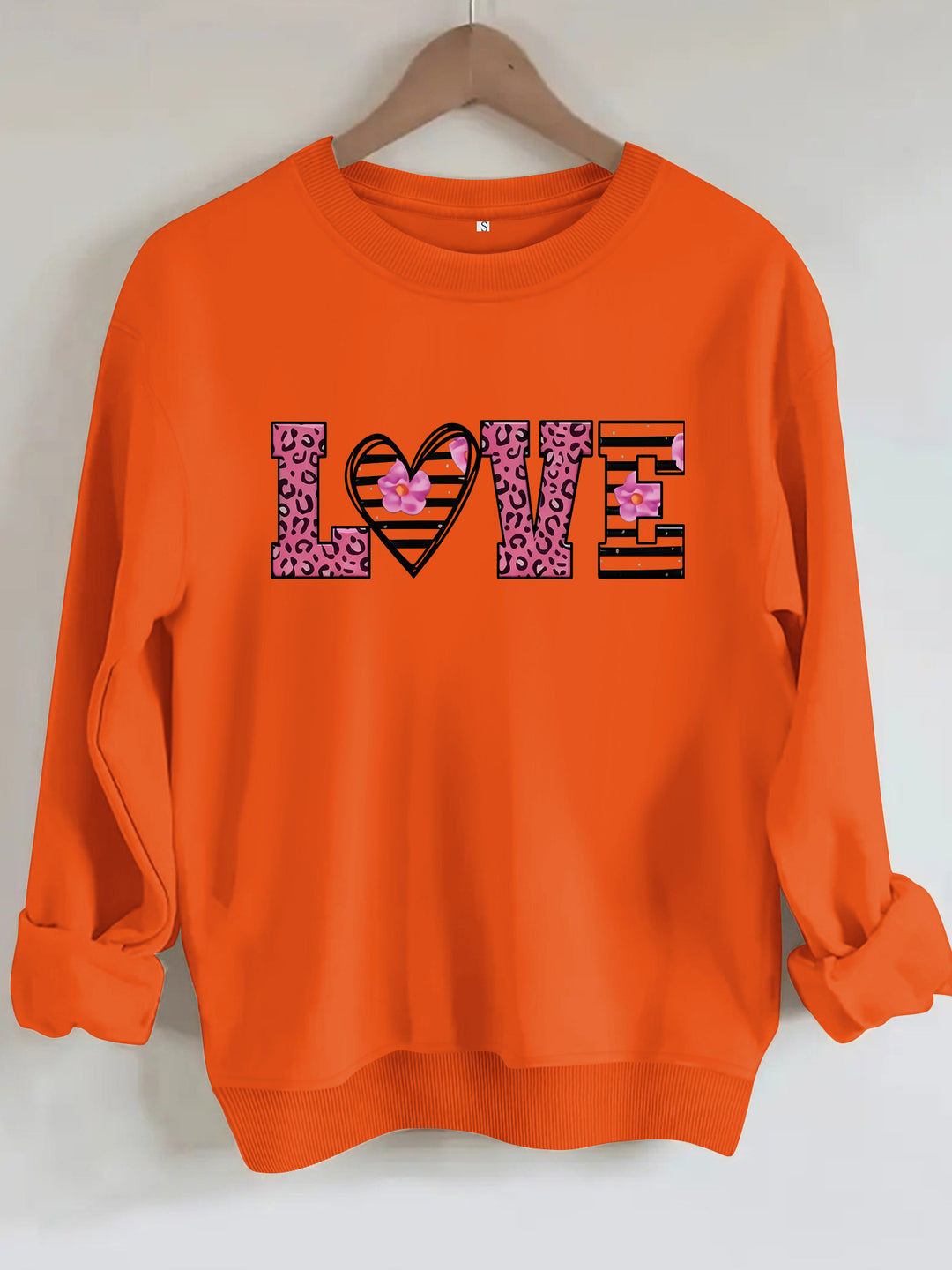 Sweatshirt femme avec design moderne de cœur léopard et coupe confortable Chic & Stil