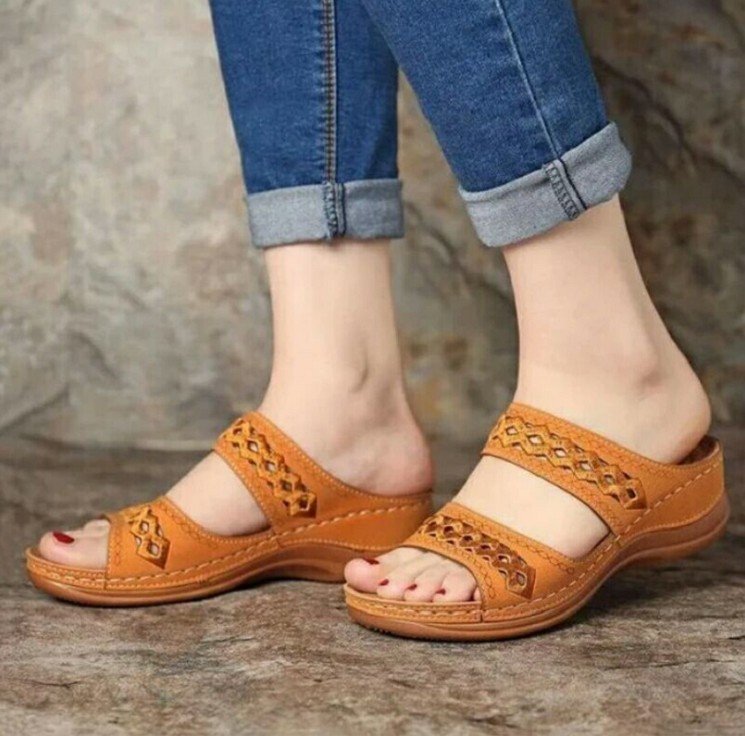 Comfortable strappy sandals for ladies with ergonomic sole and elegant design Lune London