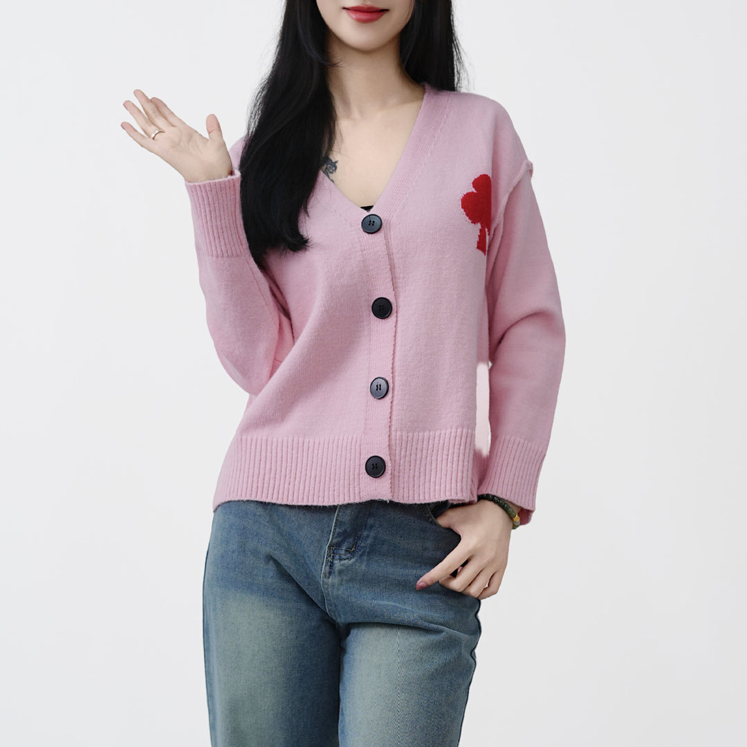 Cardigan pour femmes avec broderie en forme de cœur et matériau doux Chic & Stil
