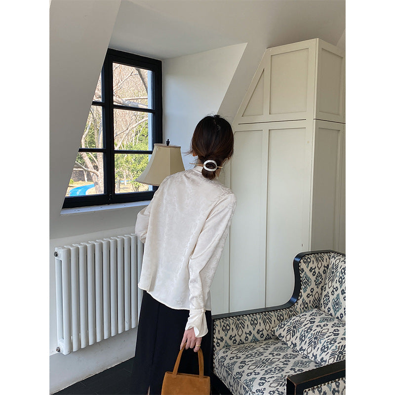 Ladies elegant blouse with button details and extravagant collar Chic & Stil
