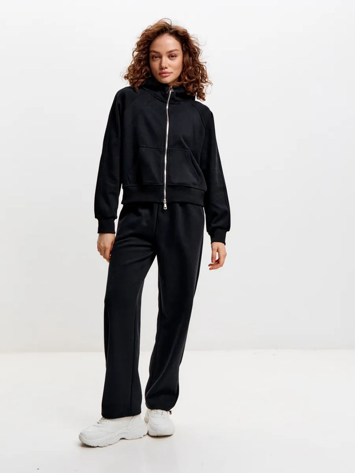 Relaxed fleece jogging set for women with high collar and full zip closure Lune London