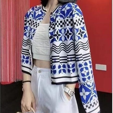 Trendy short jacket for women Lune London