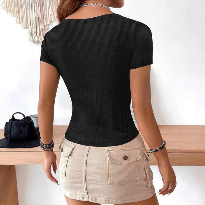 Women's fitted short sleeve top with V-neck and ribbed texture Lune London