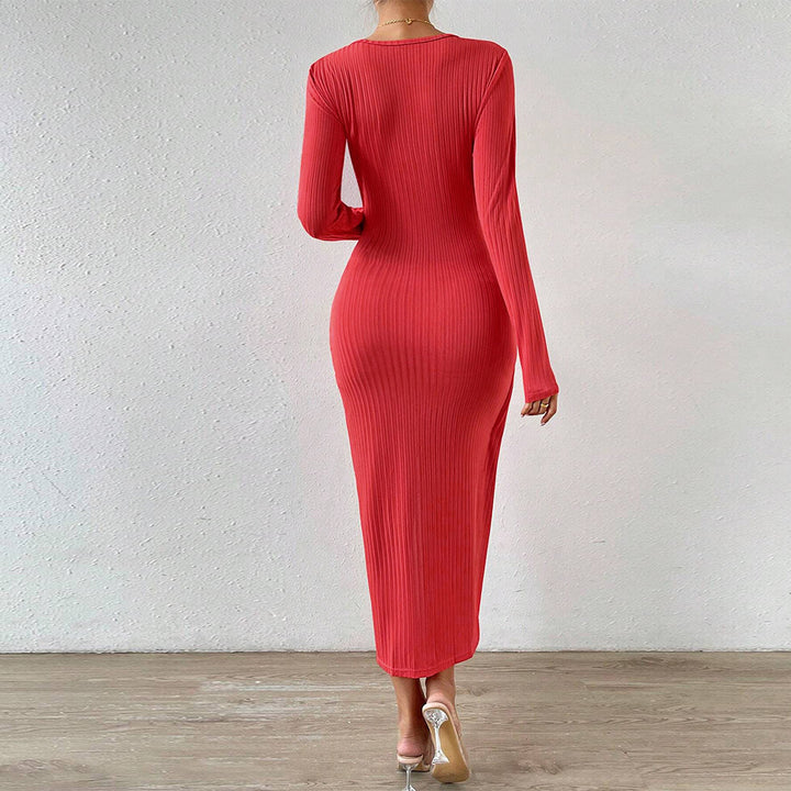 Robe maxi femme avec un design élégant enroulé et une fente latérale Chic & Stil