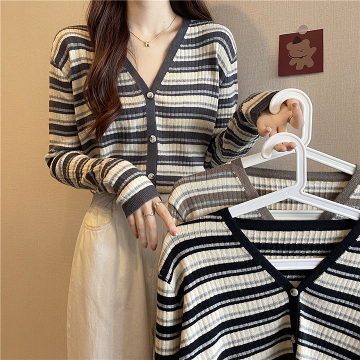 Ladies striped cardigan with buttons and V-neck Lune London