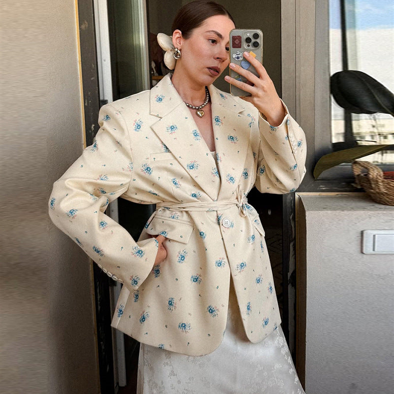 Oversized women's jacket with floral details and belted waist Lune London