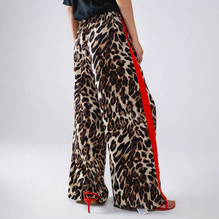 Leisure pants for women with animal print and contrasting stripes on the sides Lune London
