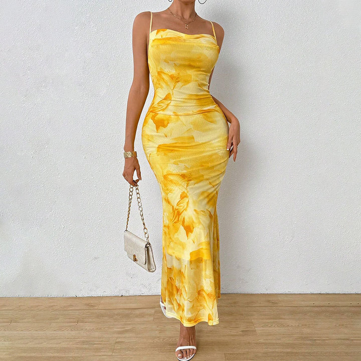 Robe maxi pour femmes avec des bretelles dénudées et un motif floral Chic & Stil