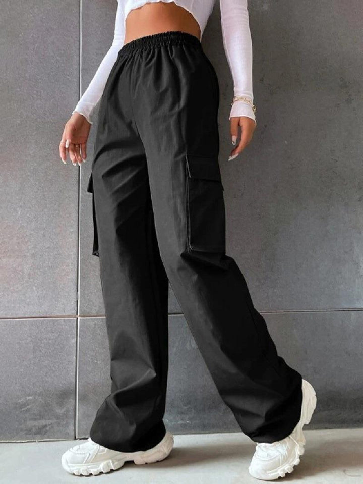 Women's cargo pants with elastic waist and practical side pockets Lune London