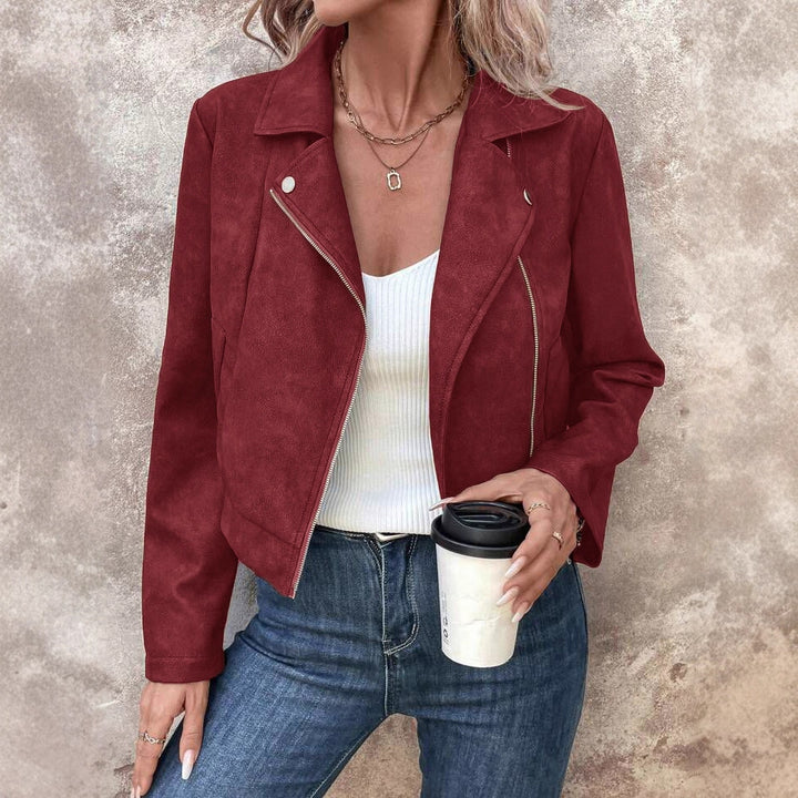 Veste de biker en simili cuir décontractée pour femmes avec une coupe moderne et des accents élégants Chic & Stil